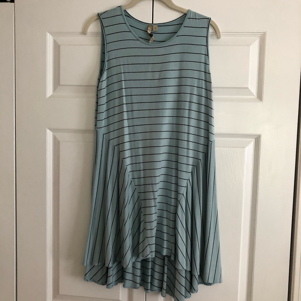 Sleeveless tunic